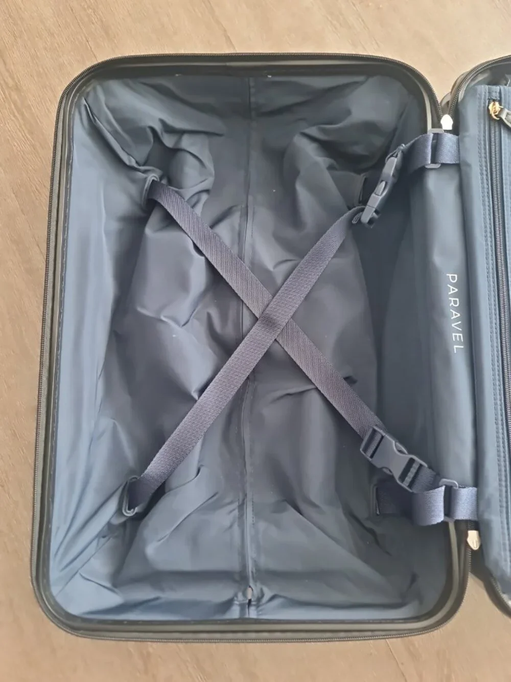 Paravel Aviator Black Hardshell Hardcase Spinner Suitcase Luggage Carry On